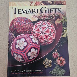 Temari Gifts: Japanese Thread Balls and Jewelry by Diana Vandervoort PB 2008
